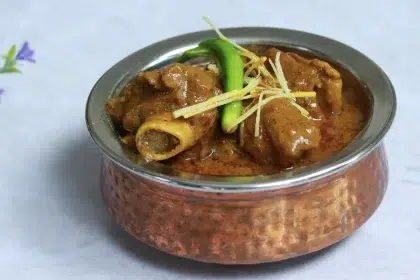 Plate of traditional Nihari with khamiri roti in Delhi