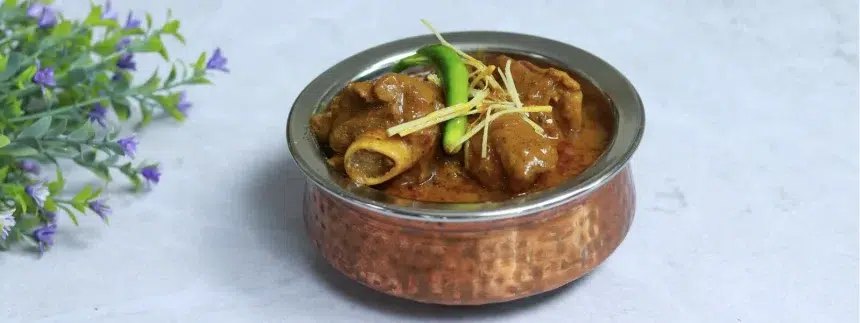 Plate of traditional Nihari with khamiri roti in Delhi